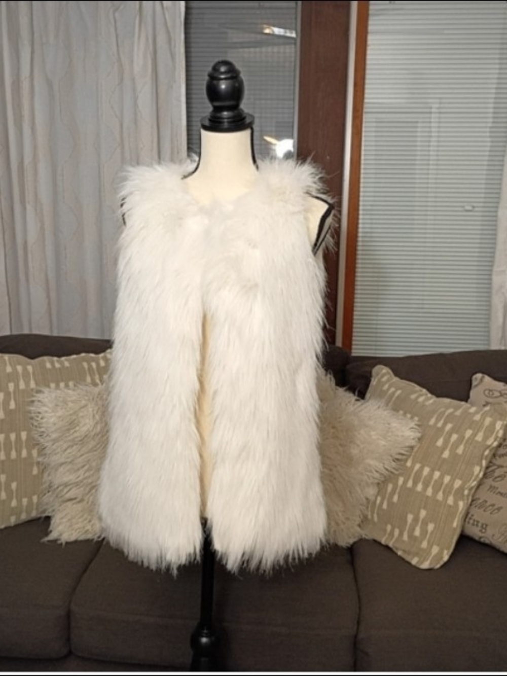Miss London Scandi Girl Faux Fur Vest - White Plush Layering Vest, Medium